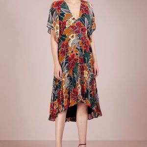 Club Monaco Zorbina dress size 8 floral pleated maxi dress, low neck, lined